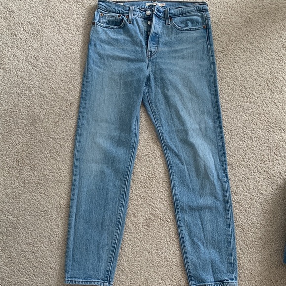 Levi’s Wedgie W28. Like-new condition. - Picture 2 of 3